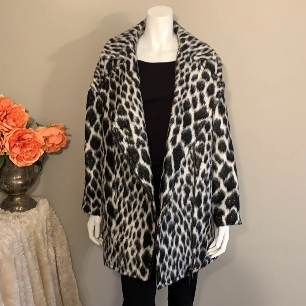 🖤🤍Banana Republic Snow Leopard Cocoon Coat XS/S NWT